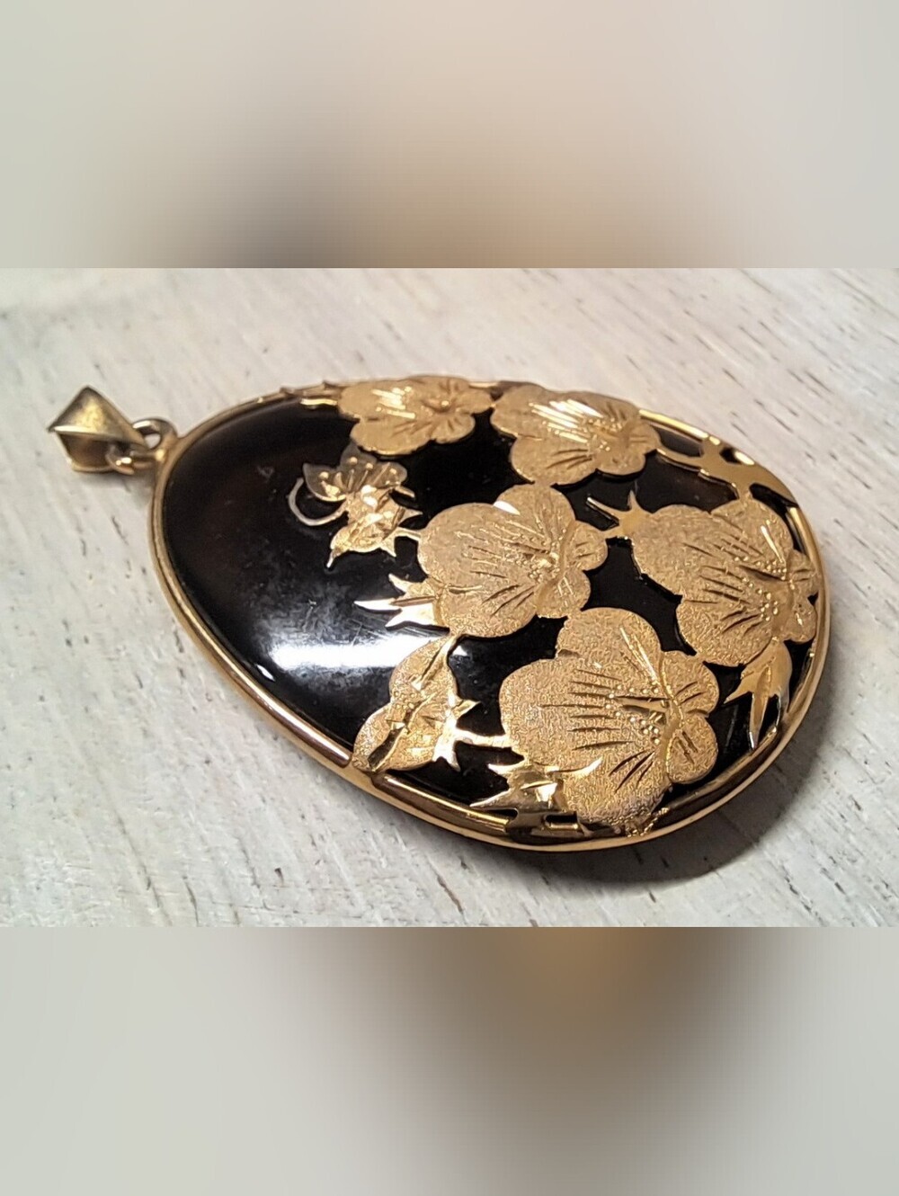 Vintage 1980s 14K Yellow Gold Black Onyx Teardrop Pendant • Gold Floral Overlay - Picture 3 of 7